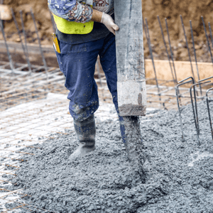 building-timelines-what-to-expect-worker-pouring-cement-image.png