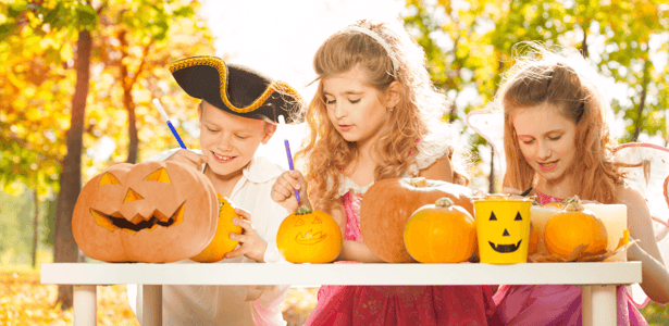 8-kid-friendly-halloween-crafts-painting_pumpkins.png