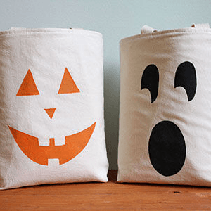 8-kid-friendly-halloween-crafts-trick-or-treat-bags.png
